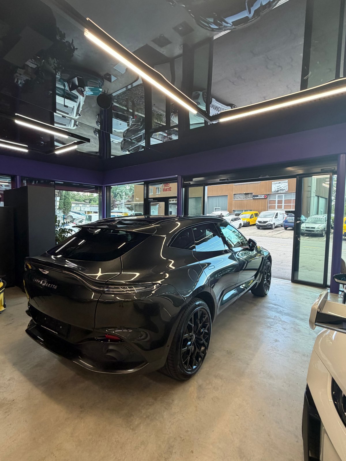 ASTON MARTIN DBX 4.0 V8, Benzin, Occasion / Gebraucht, Automatik - 6