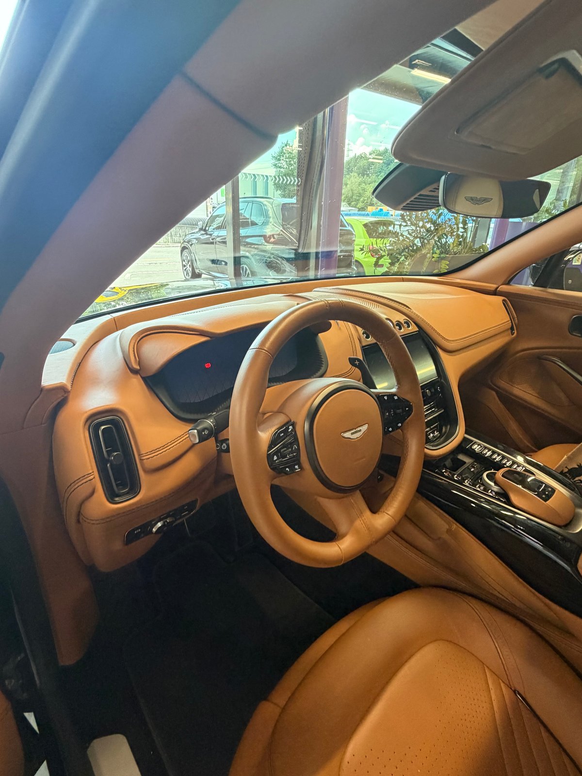 ASTON MARTIN DBX 4.0 V8, Benzin, Occasion / Gebraucht, Automatik - 7