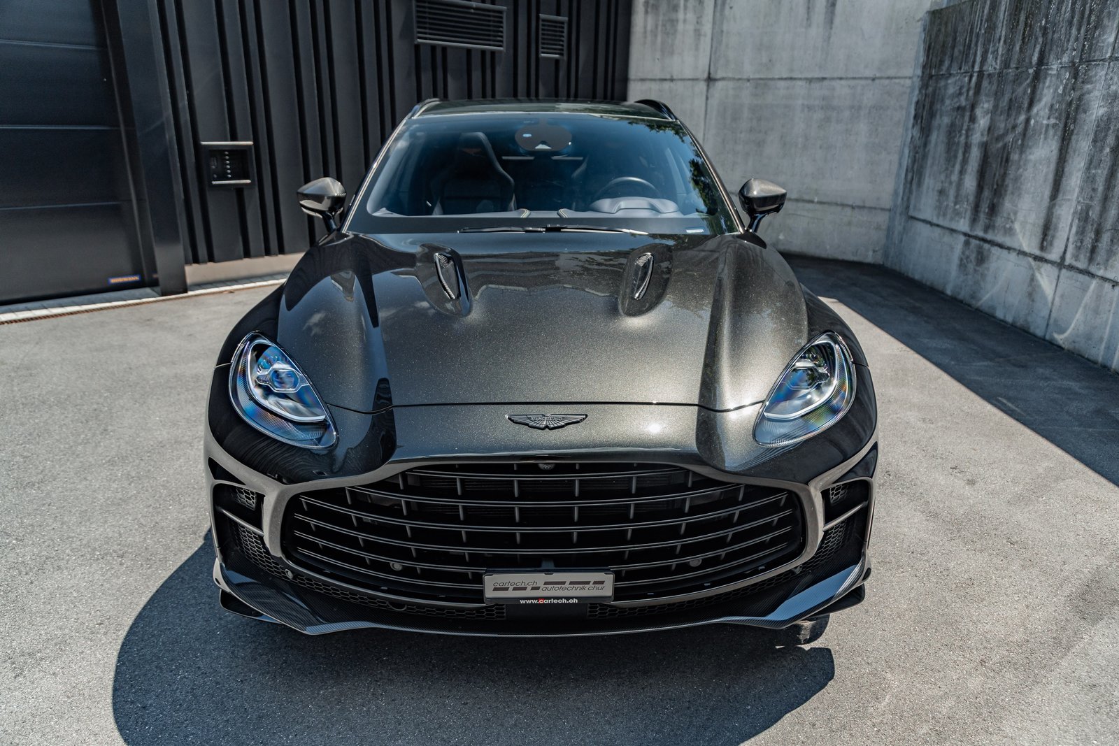 ASTON MARTIN DBX 707, Benzin, Occasion / Gebraucht, Automatik - 6