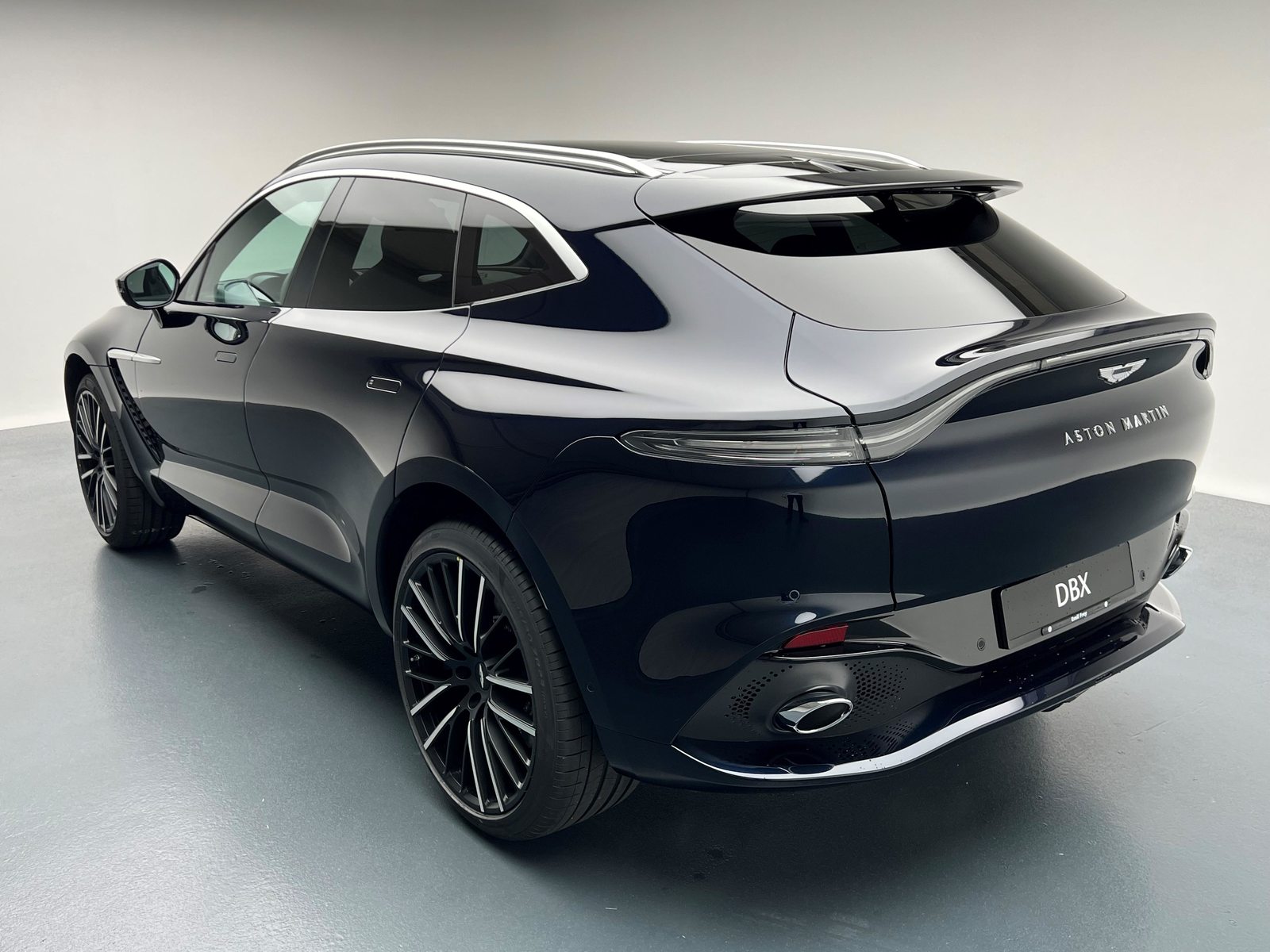 ASTON MARTIN DBX 4.0 V8 Bi-Turbo, Petrol, New car, Automatic - 3