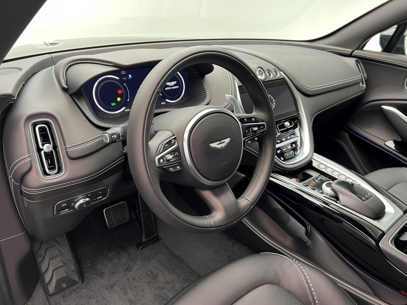 ASTON MARTIN DBX 4.0 V8 Bi-Turbo, Petrol, New car, Automatic - 5