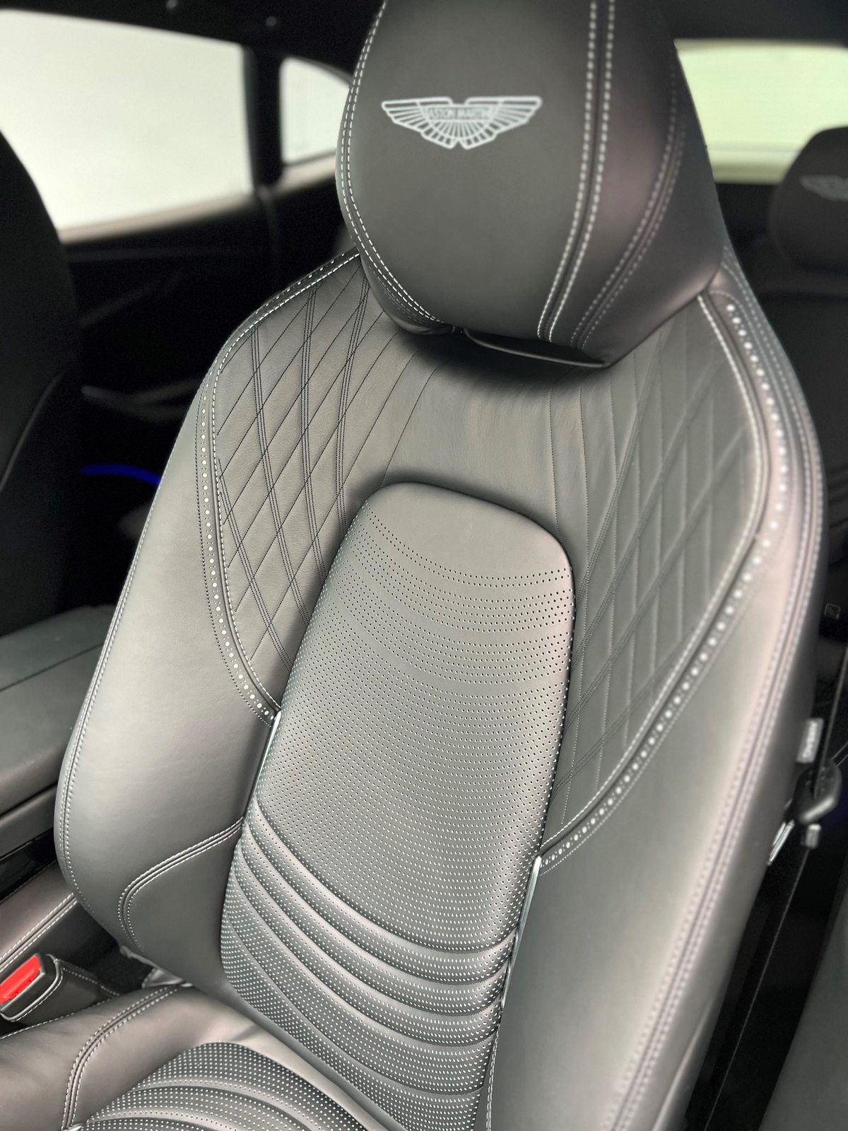 ASTON MARTIN DBX 4.0 V8 Bi-Turbo, Petrol, New car, Automatic - 7