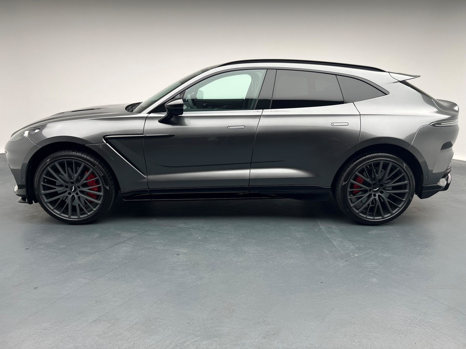 ASTON MARTIN DBX 707 4.0 V8 Bi-Turbo, Petrol, New car, Automatic - 2