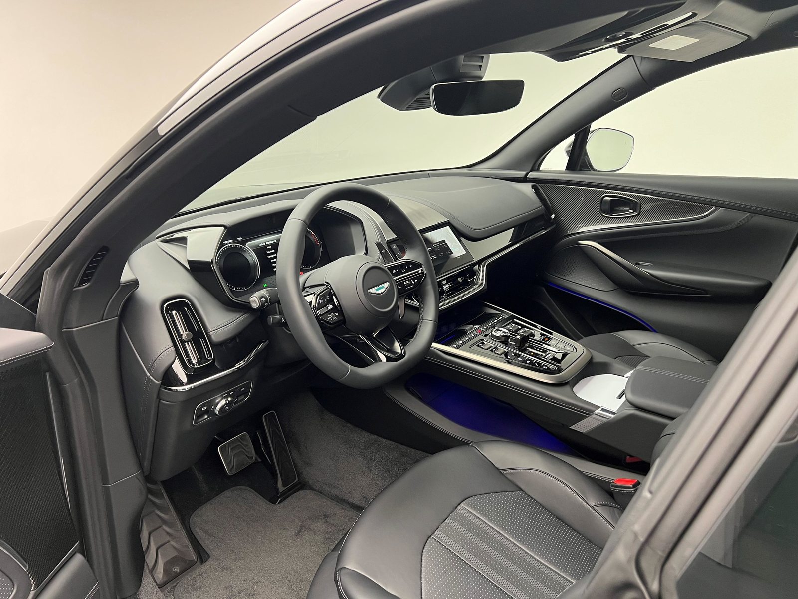 ASTON MARTIN DBX 707 4.0 V8 Bi-Turbo, Petrol, New car, Automatic - 4