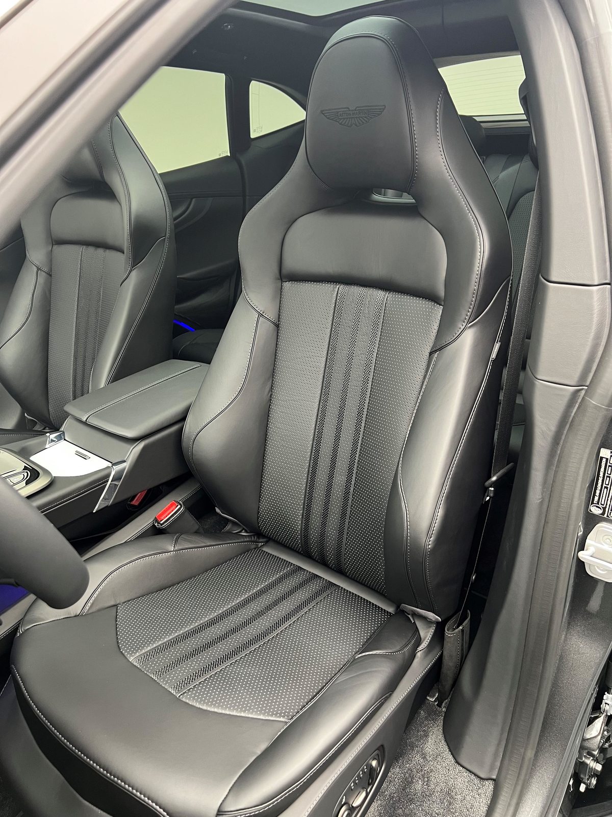 ASTON MARTIN DBX 707 4.0 V8 Bi-Turbo, Petrol, New car, Automatic - 7