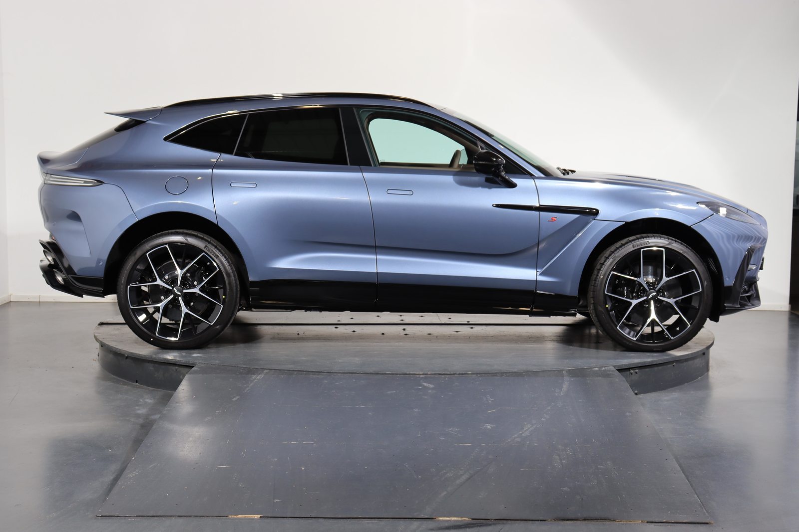ASTON MARTIN DBX S 4.0 V8 Bi-Turbo, Essence, Voiture nouvelle, Automatique - 2