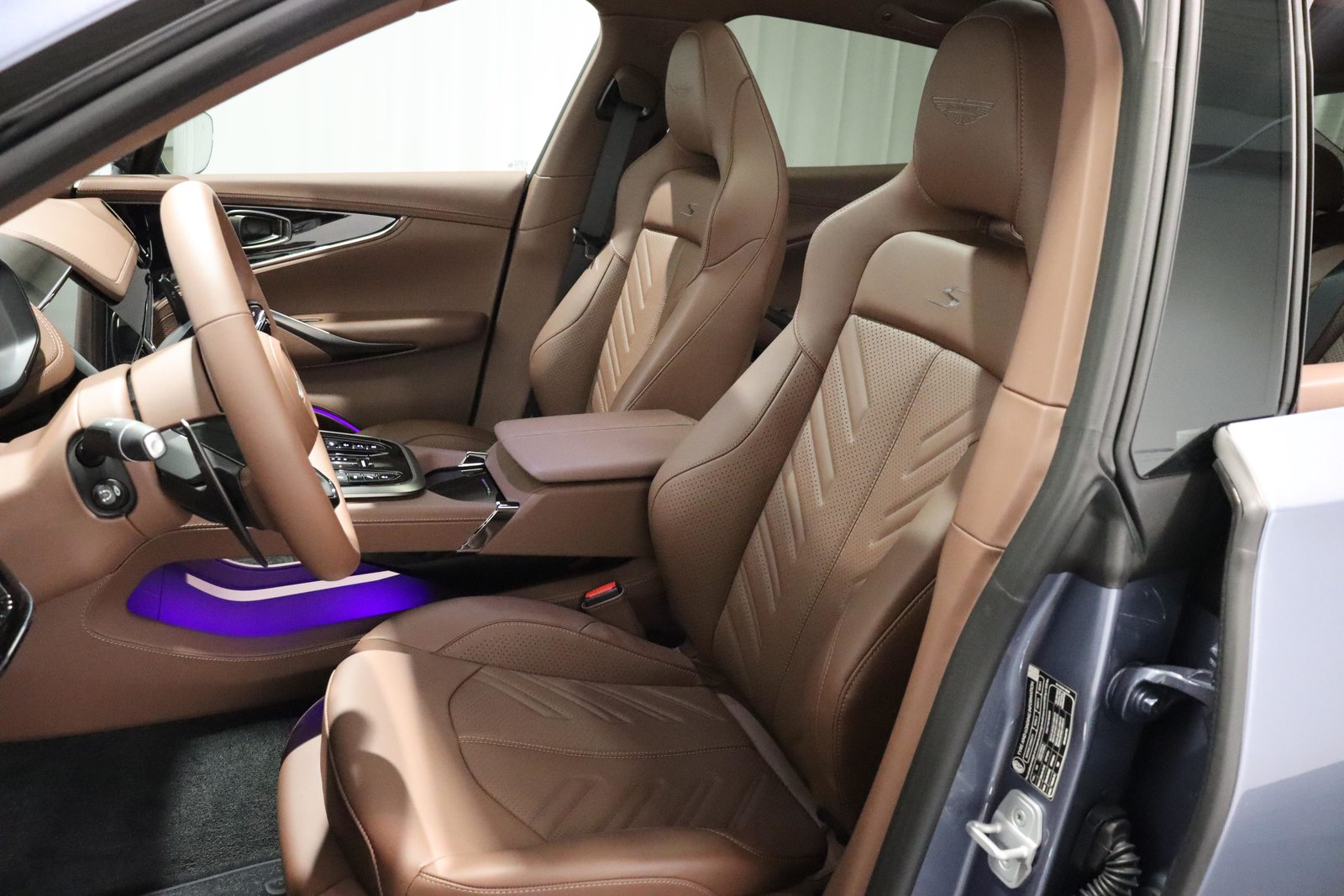 ASTON MARTIN DBX S 4.0 V8 Bi-Turbo, Essence, Voiture nouvelle, Automatique - 4