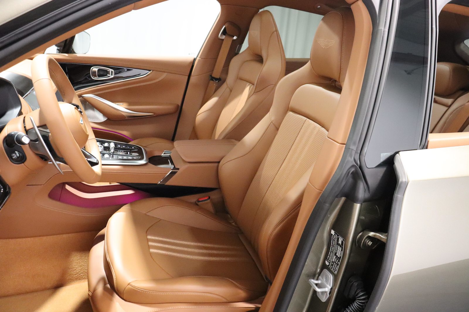 ASTON MARTIN DBX 707 4.0 V8 Bi-Turbo, Petrol, New car, Automatic - 4
