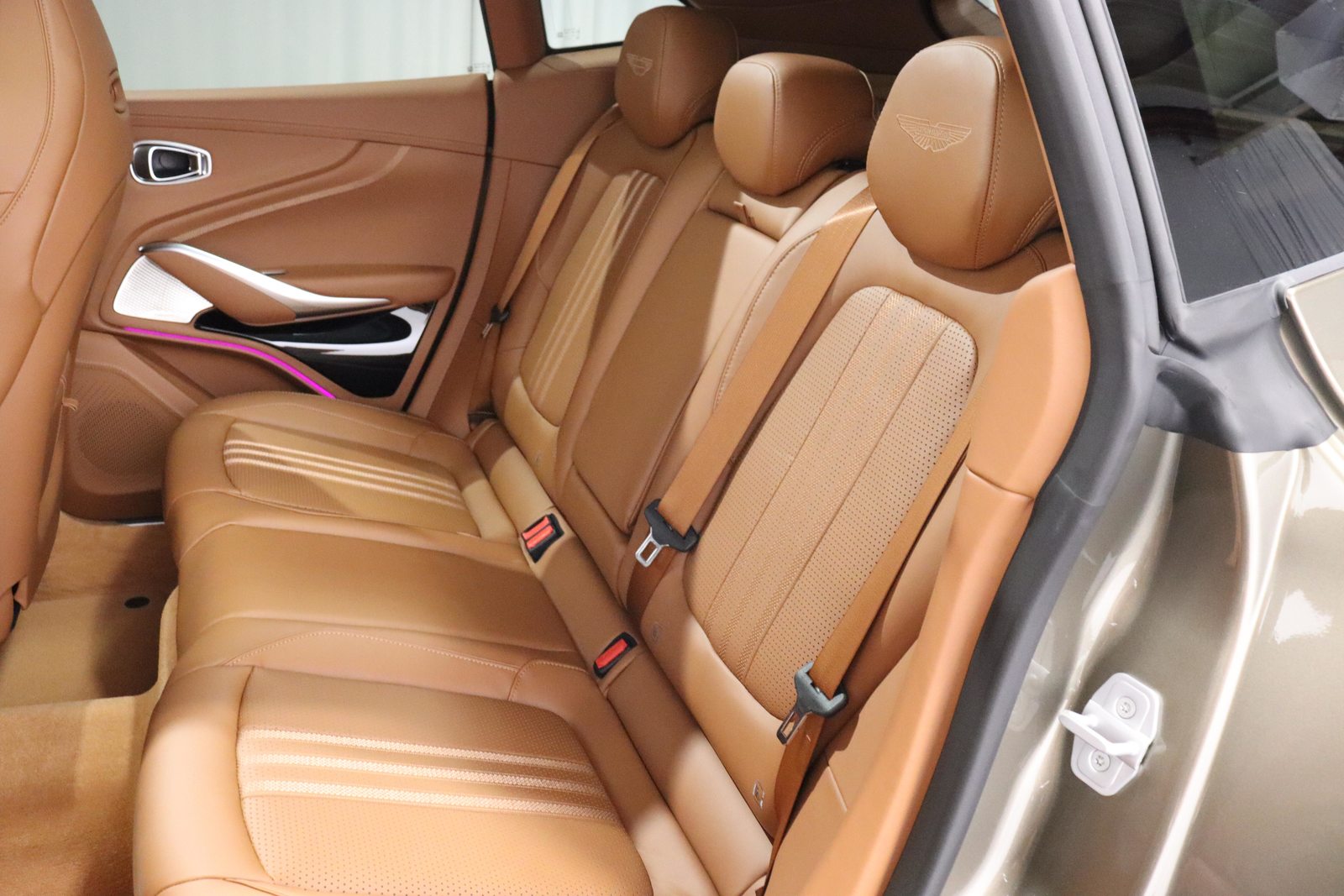 ASTON MARTIN DBX 707 4.0 V8 Bi-Turbo, Petrol, New car, Automatic - 5