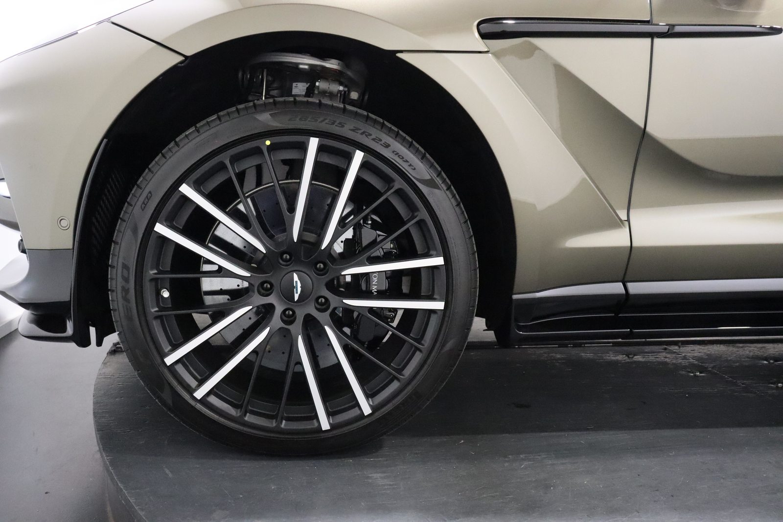 ASTON MARTIN DBX 707 4.0 V8 Bi-Turbo, Petrol, New car, Automatic - 7