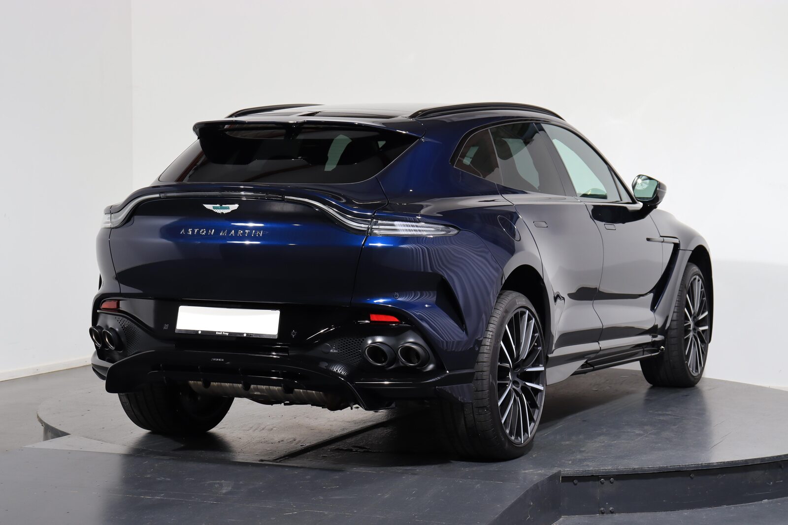 ASTON MARTIN DBX 707 4.0 V8 Bi-Turbo, Essence, Voiture nouvelle, Automatique - 3