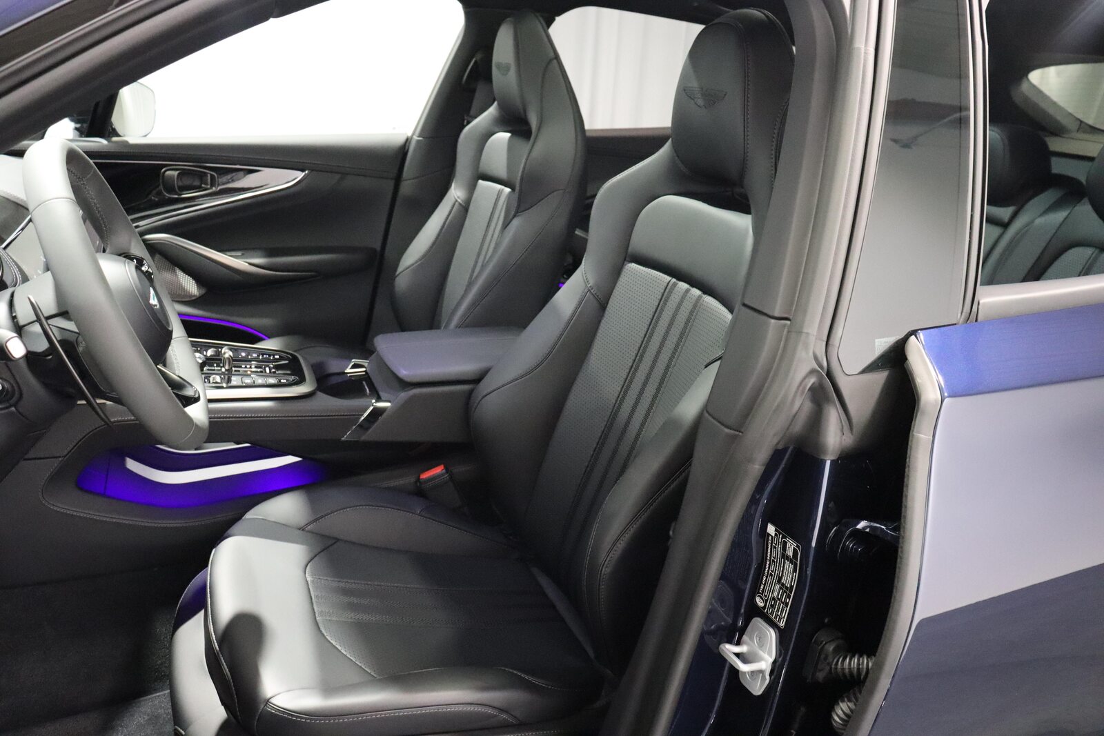 ASTON MARTIN DBX 707 4.0 V8 Bi-Turbo, Essence, Voiture nouvelle, Automatique - 4