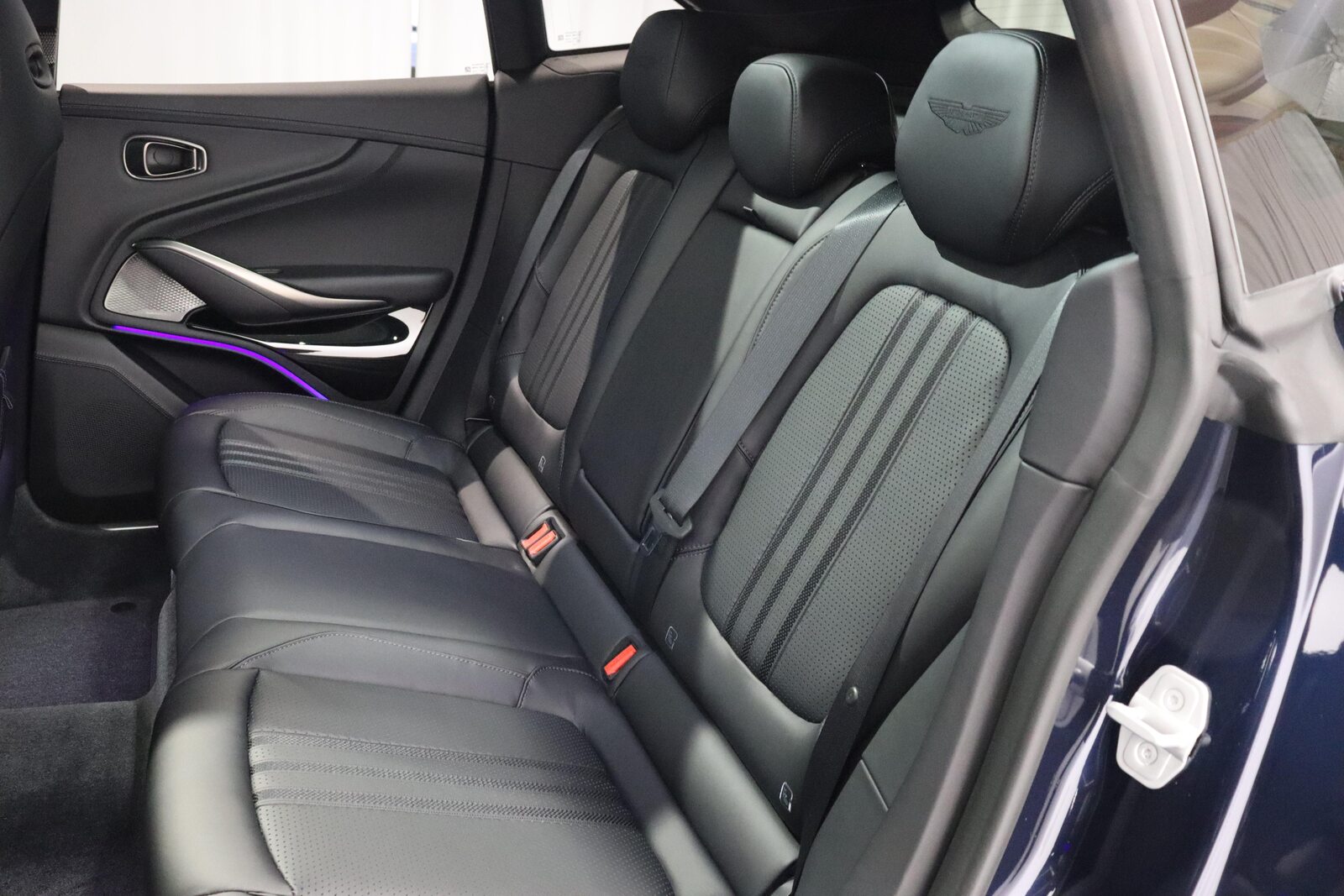 ASTON MARTIN DBX 707 4.0 V8 Bi-Turbo, Essence, Voiture nouvelle, Automatique - 5
