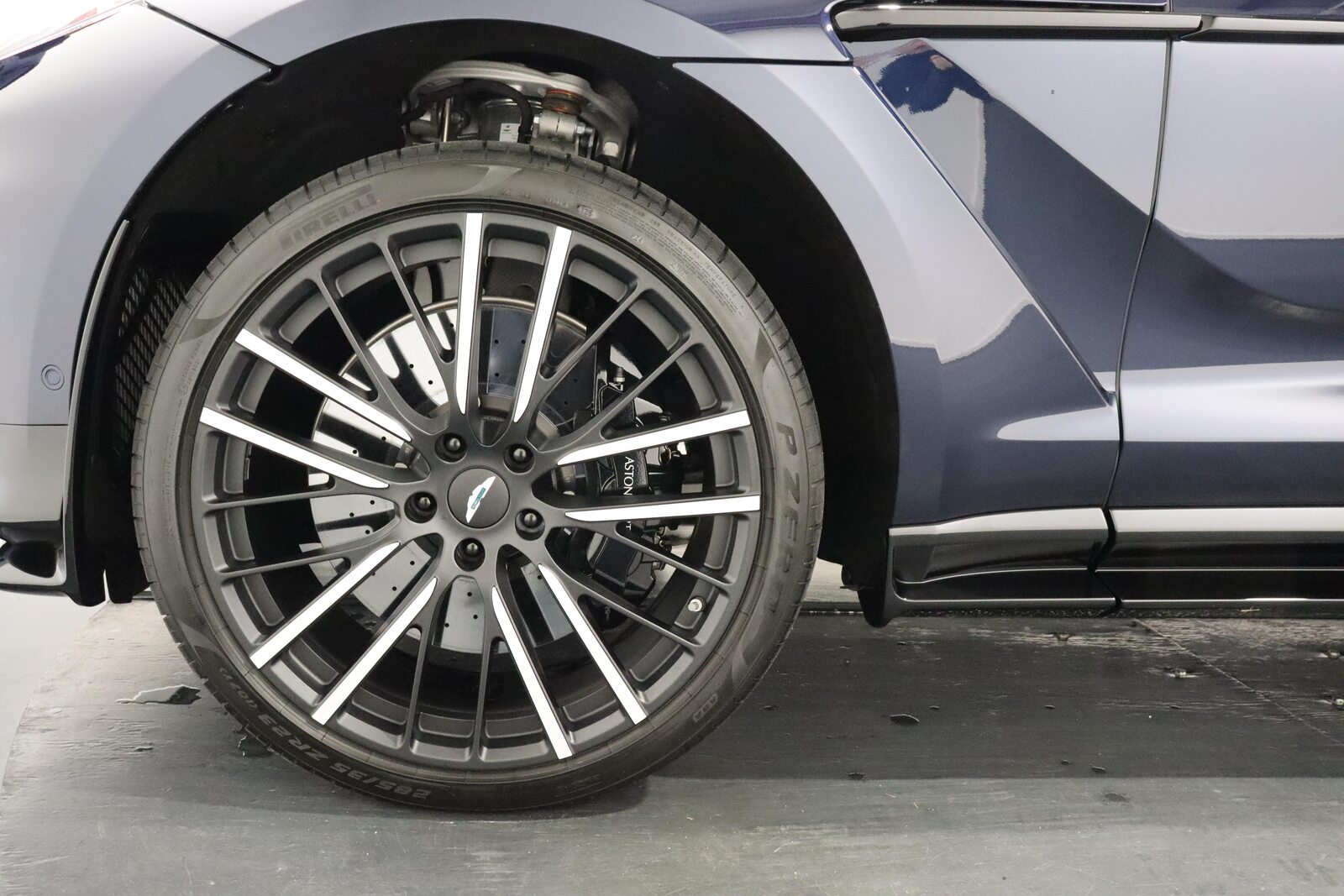 ASTON MARTIN DBX 707 4.0 V8 Bi-Turbo, Essence, Voiture nouvelle, Automatique - 7