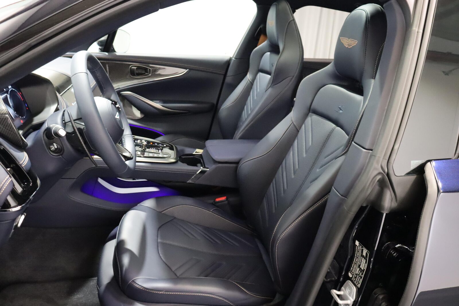 ASTON MARTIN DBX S 4.0 V8 Bi-Turbo, Essence, Voiture nouvelle, Automatique - 6