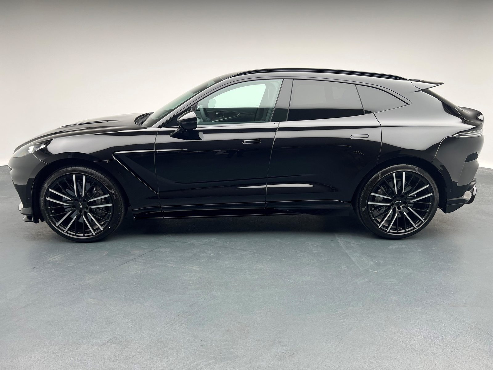 ASTON MARTIN New MY25 DBX 707 4.0 V8 Bi-Turbo, Benzin, Neuwagen, Automatik - 2