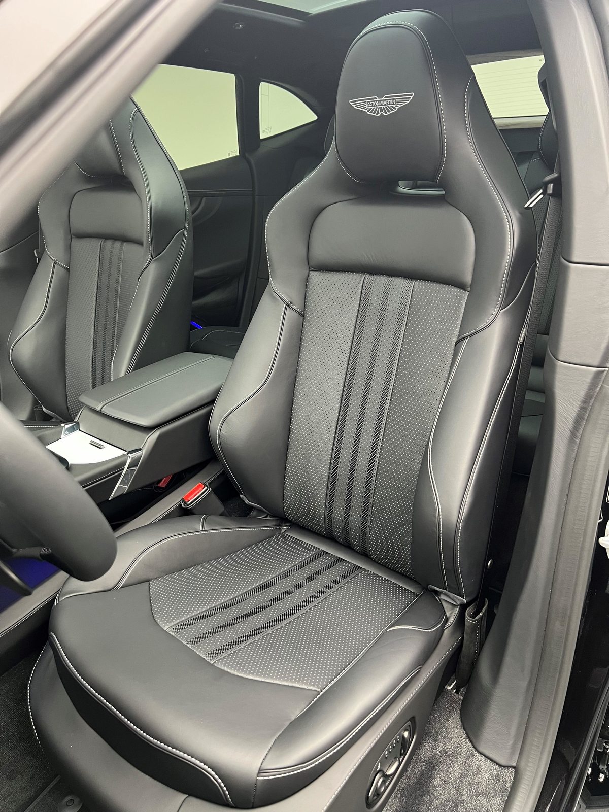 ASTON MARTIN New MY25 DBX 707 4.0 V8 Bi-Turbo, Benzin, Neuwagen, Automatik - 7
