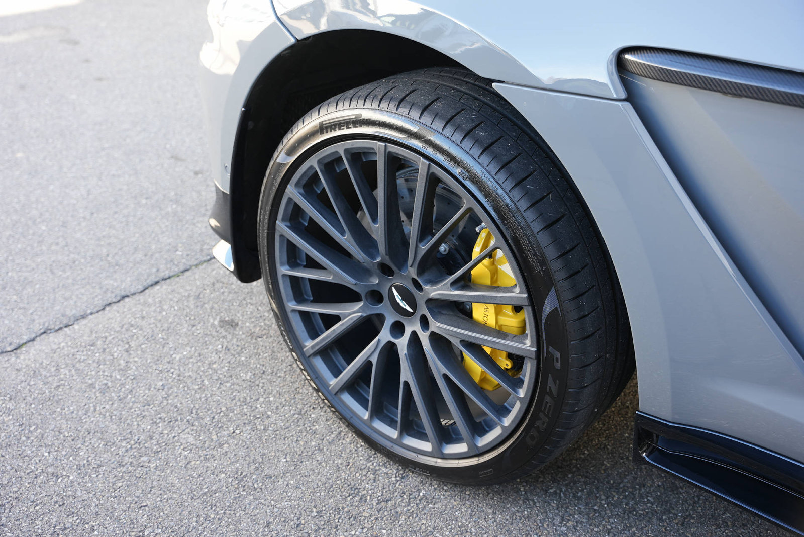 ASTON MARTIN DBX 707 MY2025, Essence, Occasion / Utilisé, Automatique - 6