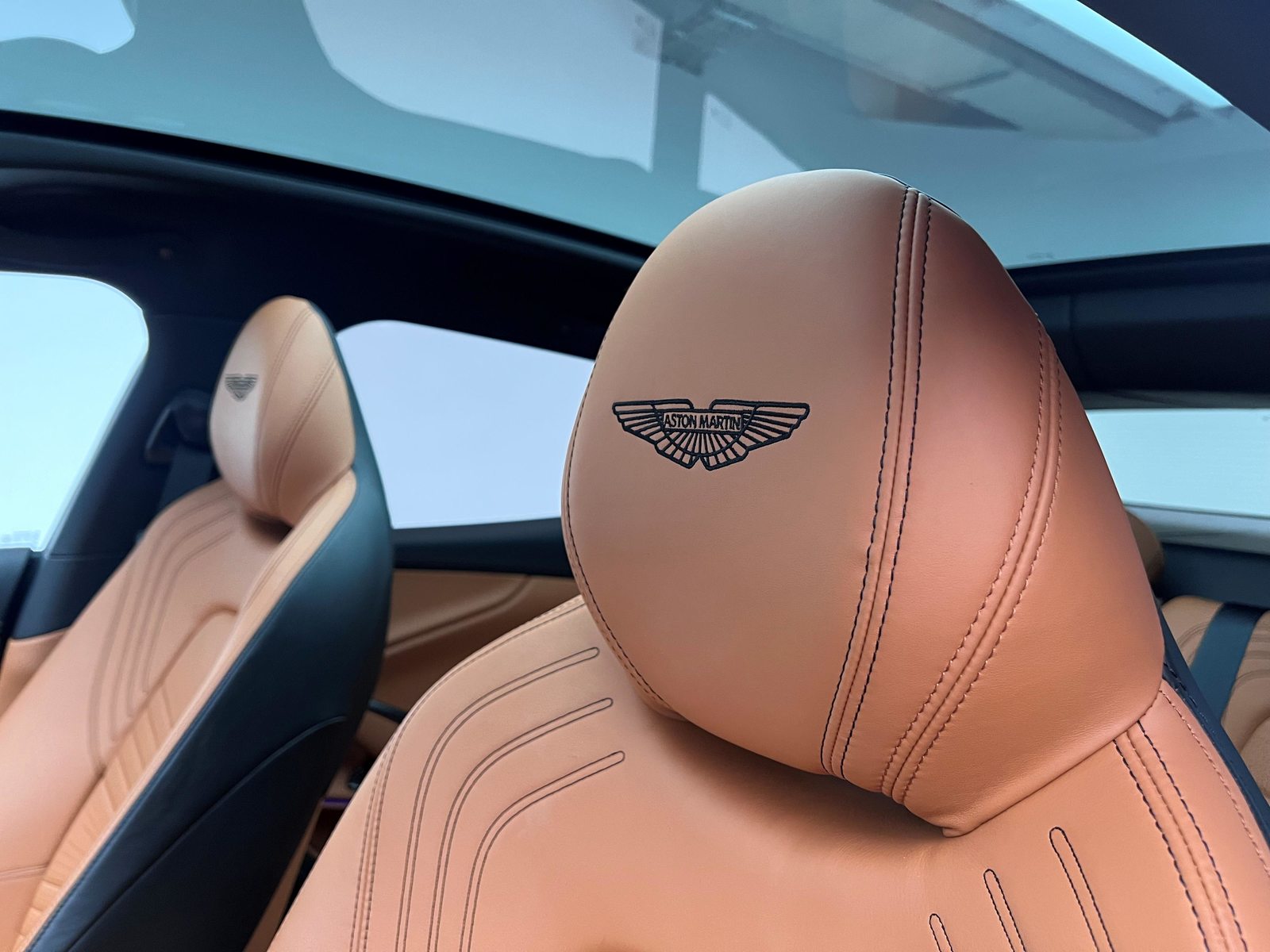 ASTON MARTIN DBX 4.0 V8 Bi-Turbo, Benzin, Occasion / Gebraucht, Automatik - 7