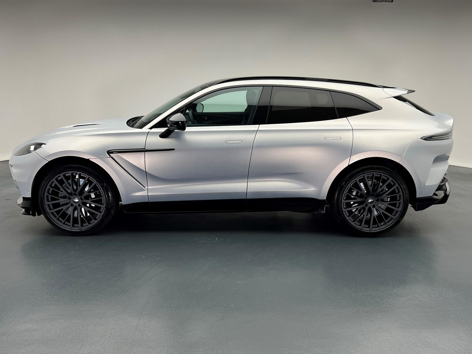 ASTON MARTIN DBX 707 4.0 V8 Bi-Turbo, Essence, Occasion / Utilisé, Automatique - 2