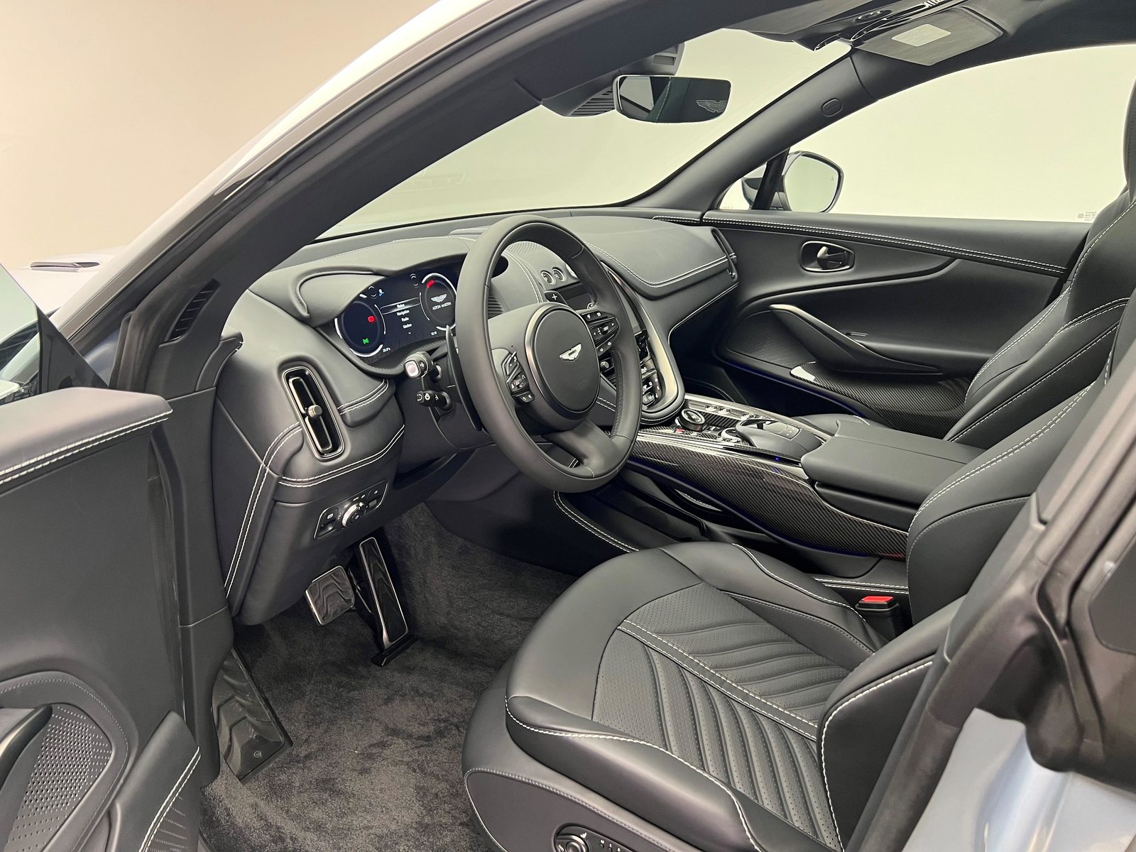 ASTON MARTIN DBX 707 4.0 V8 Bi-Turbo, Essence, Occasion / Utilisé, Automatique - 4