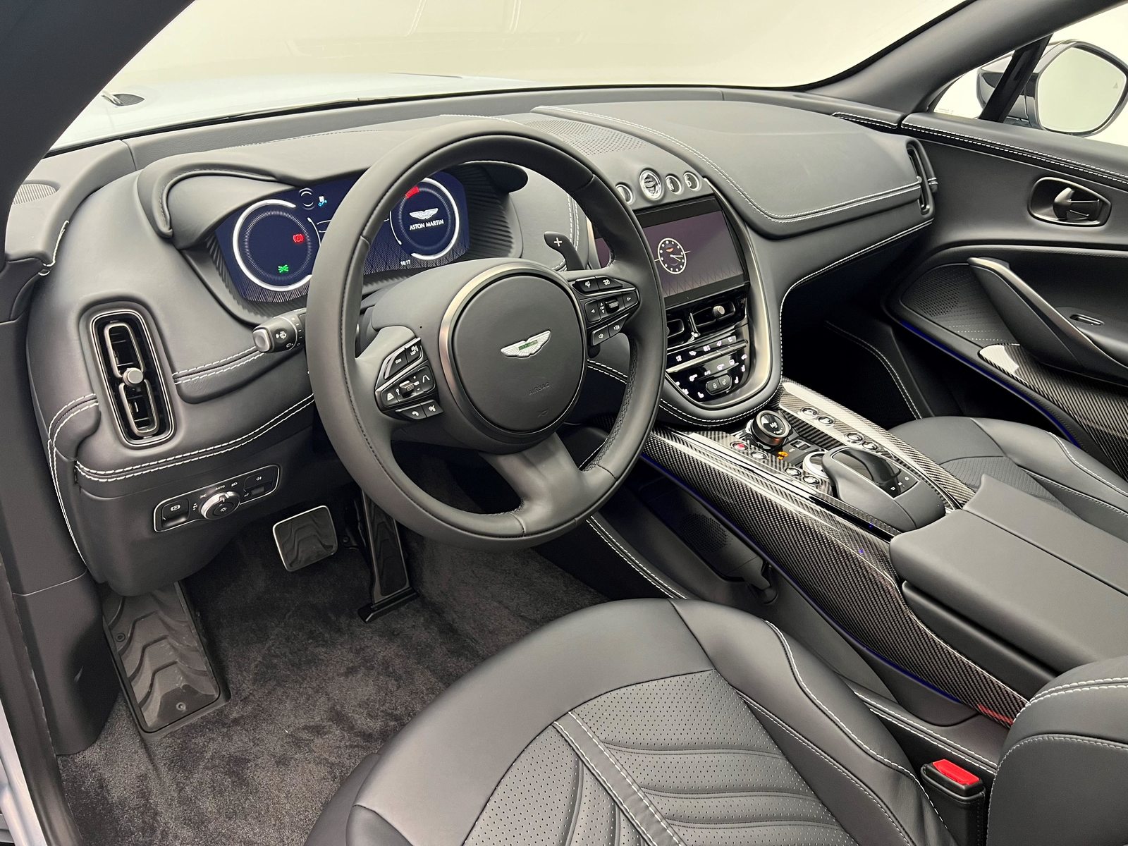 ASTON MARTIN DBX 707 4.0 V8 Bi-Turbo, Essence, Occasion / Utilisé, Automatique - 5