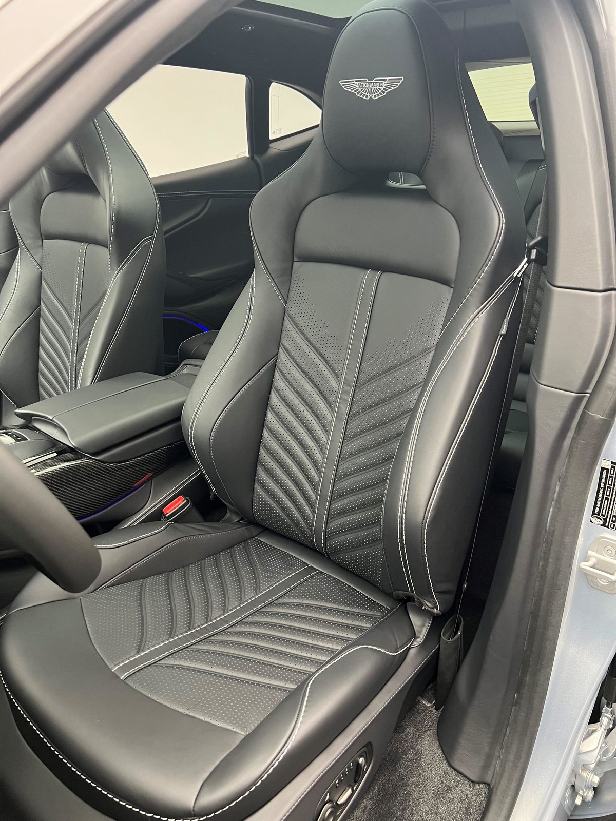 ASTON MARTIN DBX 707 4.0 V8 Bi-Turbo, Essence, Occasion / Utilisé, Automatique - 7