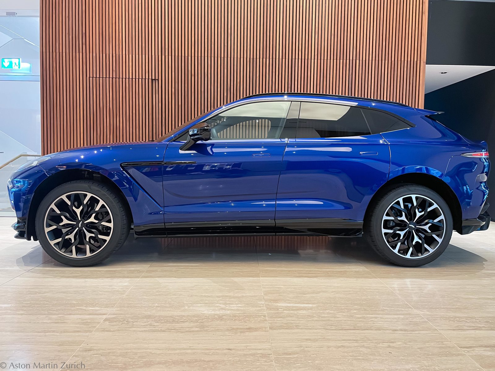 ASTON MARTIN DBX 707 4.0 V8 Bi-Turbo, Essence, Occasion / Utilisé, Automatique - 2