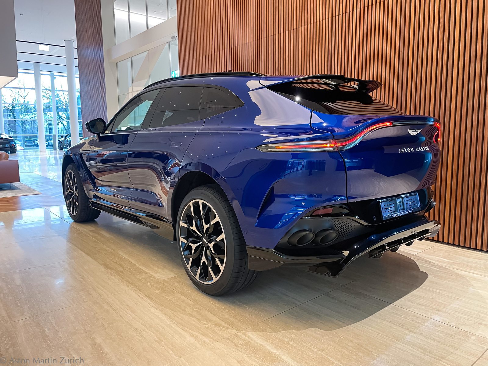 ASTON MARTIN DBX 707 4.0 V8 Bi-Turbo, Essence, Occasion / Utilisé, Automatique - 4