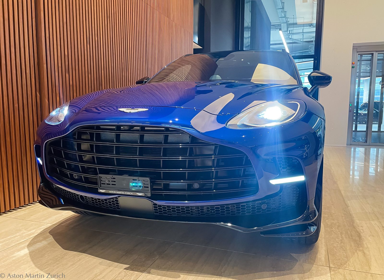 ASTON MARTIN DBX 707 4.0 V8 Bi-Turbo, Essence, Occasion / Utilisé, Automatique - 6