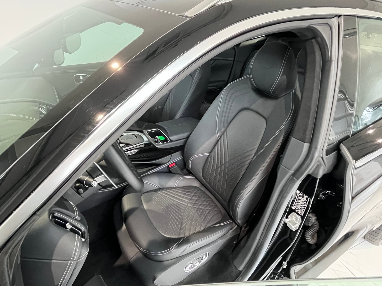 ASTON MARTIN DBX 4.0 V8, Essence, Occasion / Utilisé, Automatique - 6