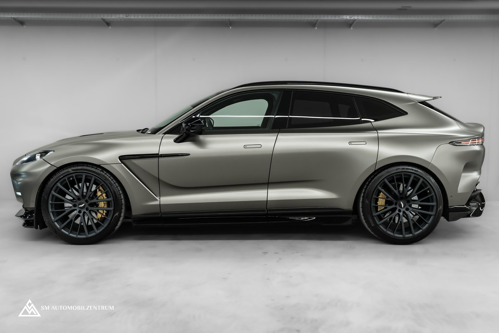 ASTON MARTIN DBX 707 / Satin Titanium Grey / 23-Zoll geschmi, Essence, Occasion / Utilisé, Automatique - 5