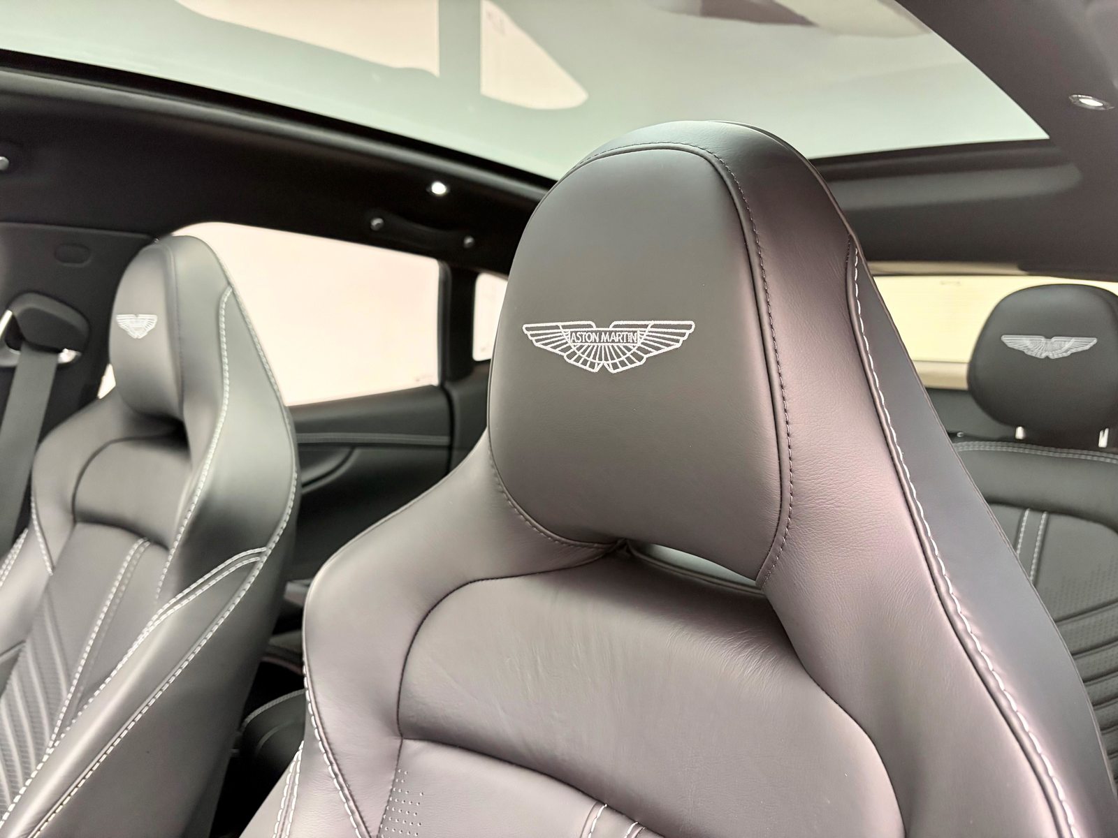ASTON MARTIN DBX 707 4.0 V8 Bi-Turbo, Essence, Occasion / Utilisé, Automatique - 6