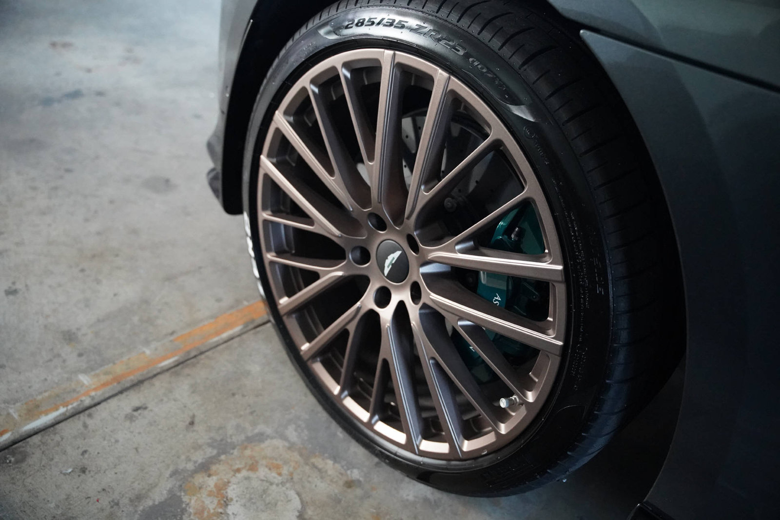 ASTON MARTIN DBX 707, Benzin, Occasion / Gebraucht, Automatik - 6