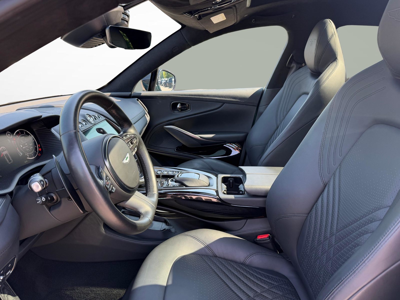 ASTON MARTIN DBX 4.0 V8 Bi-Turbo, Essence, Occasion / Utilisé, Automatique - 2
