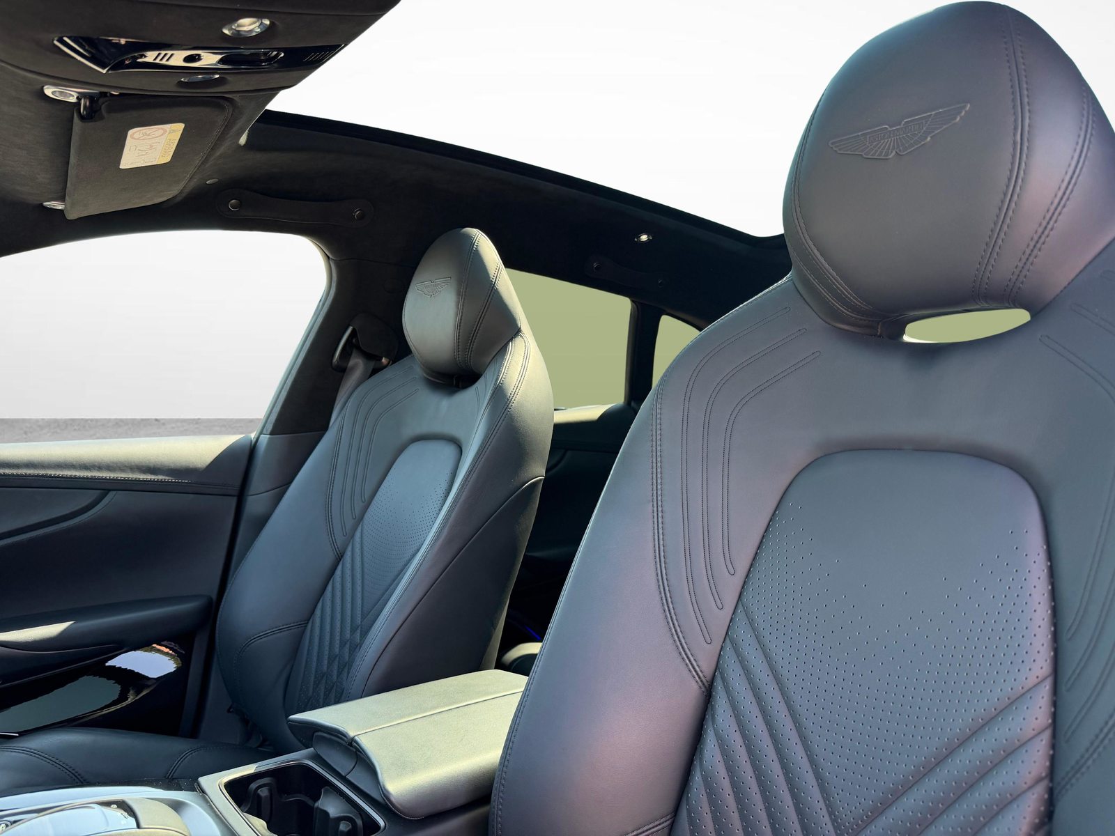 ASTON MARTIN DBX 4.0 V8 Bi-Turbo, Essence, Occasion / Utilisé, Automatique - 3
