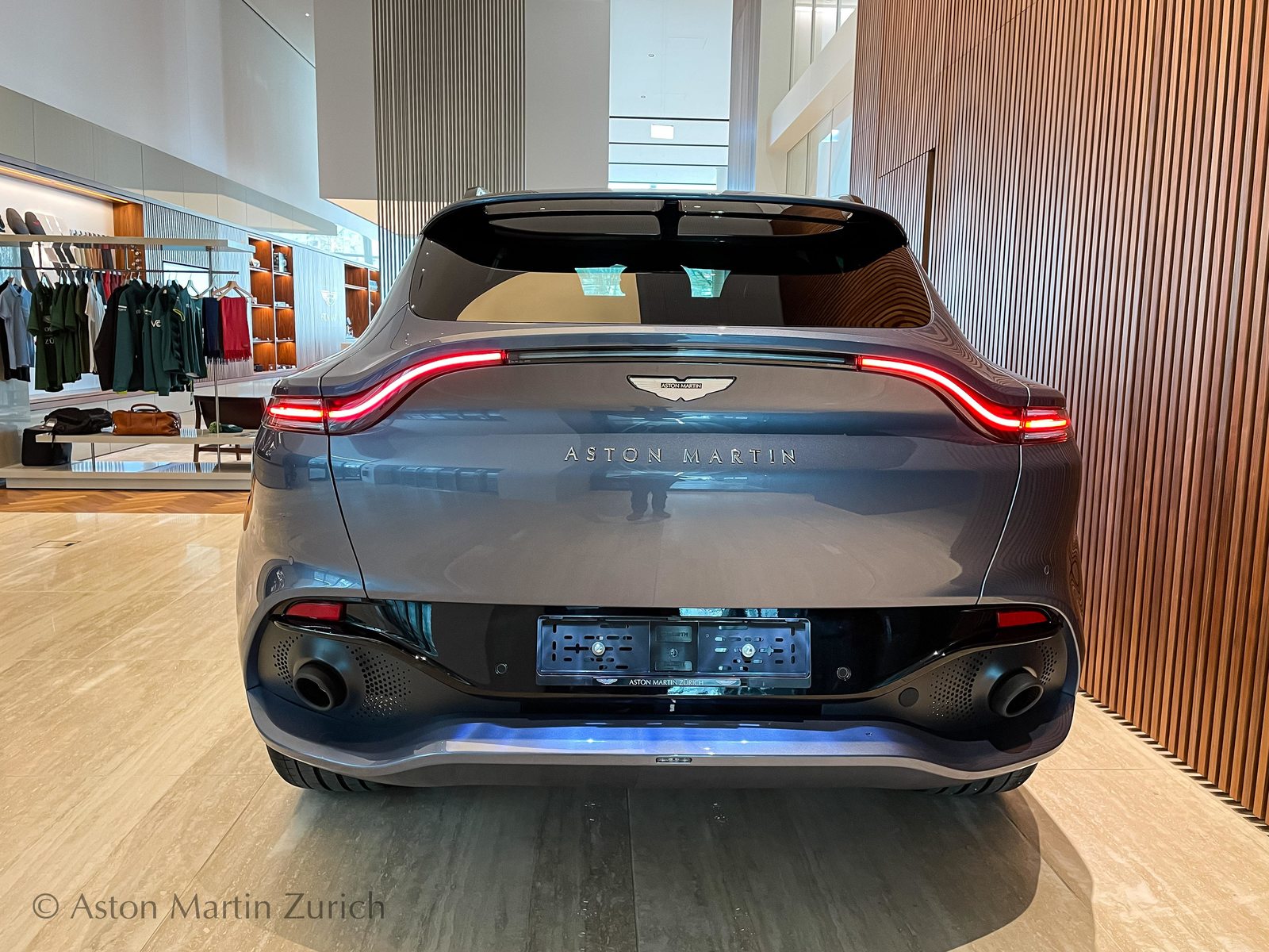 ASTON MARTIN DBX 4.0 V8 Bi-Turbo, Benzin, Occasion / Gebraucht, Automatik - 4