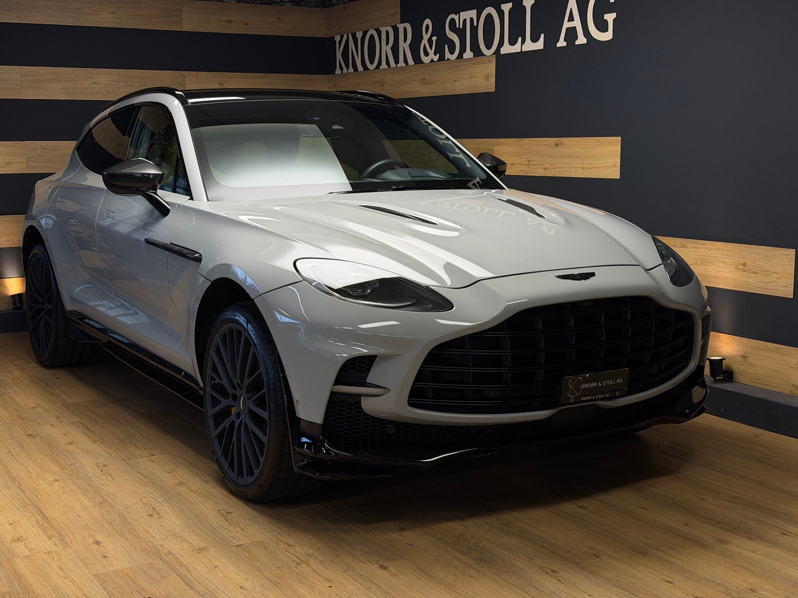 ASTON MARTIN DBX 4.0 707 V8