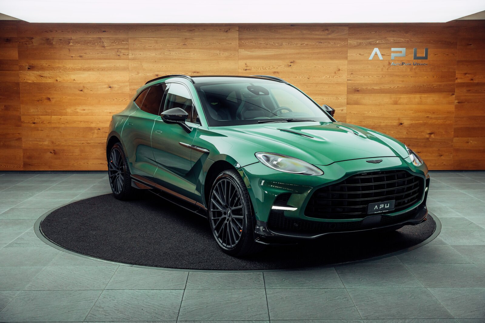 ASTON MARTIN DBX 707