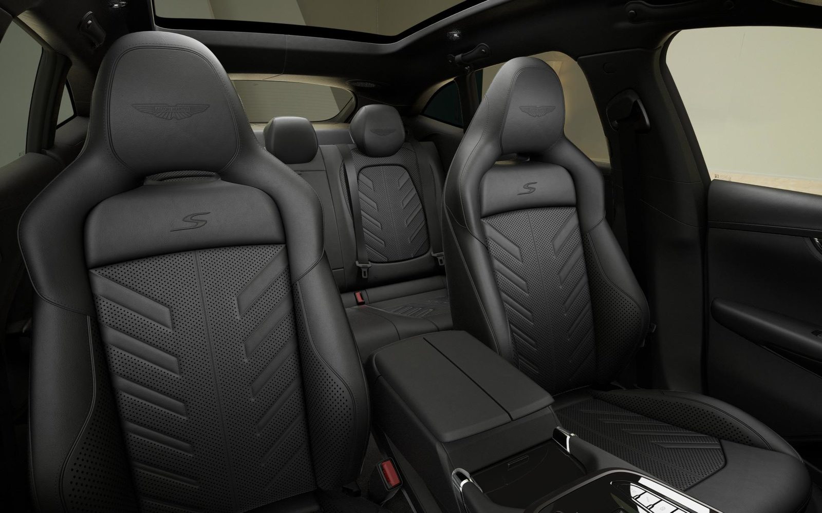 ASTON MARTIN DBX S 4.0 V8 Bi-Turbo, Petrol, Ex-demonstrator, Automatic - 7