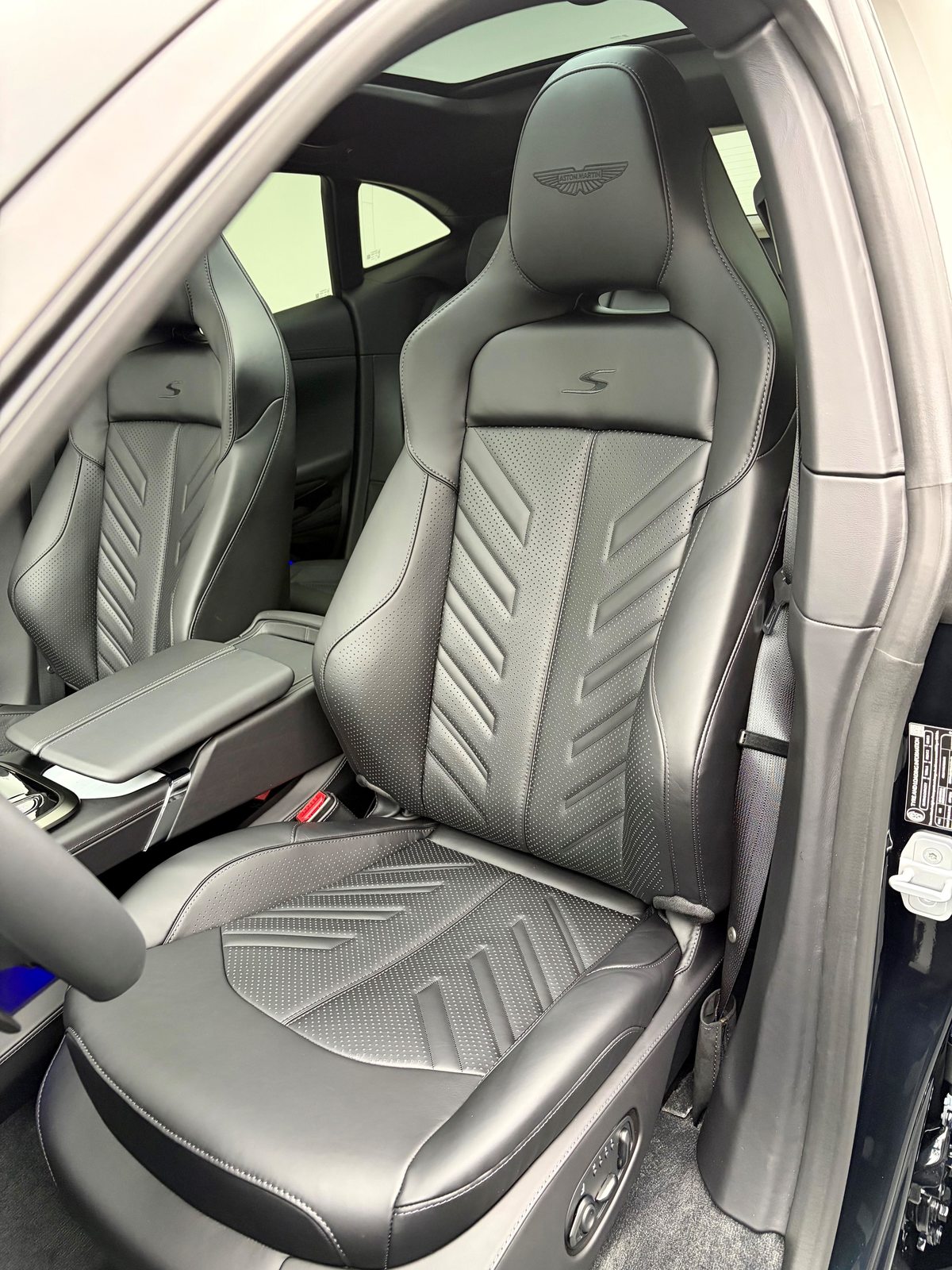 ASTON MARTIN DBX S 4.0 V8 Bi-Turbo, Essence, Voiture de démonstration, Automatique - 7