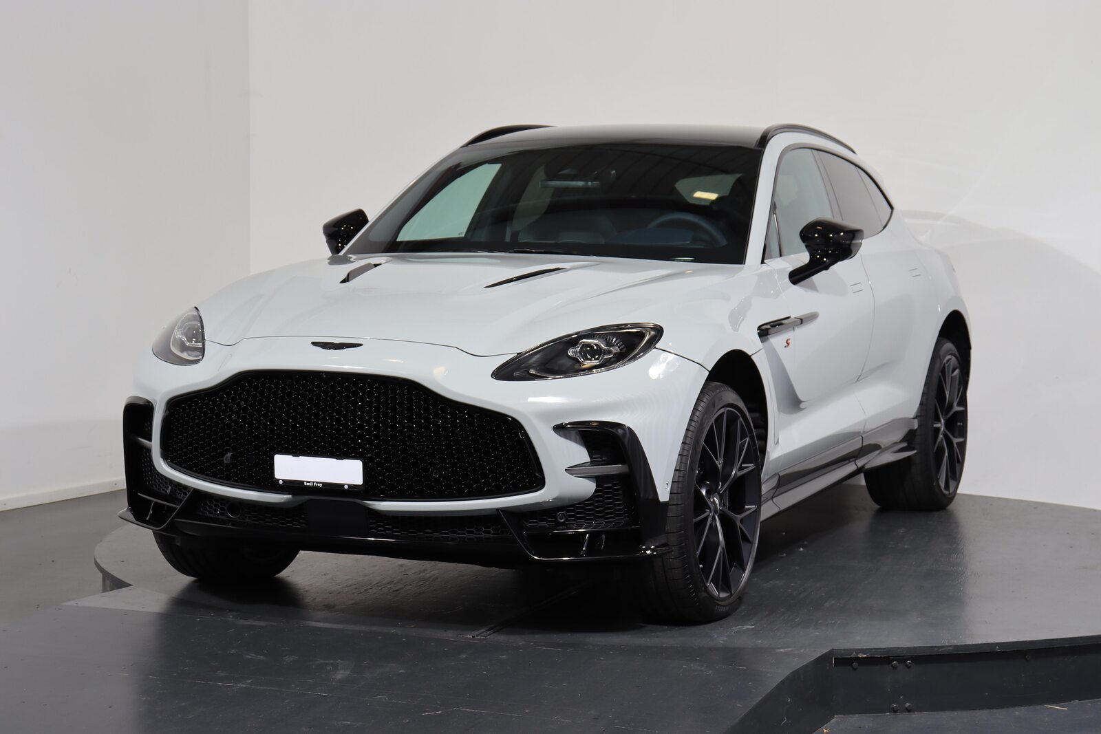 ASTON MARTIN DBX
