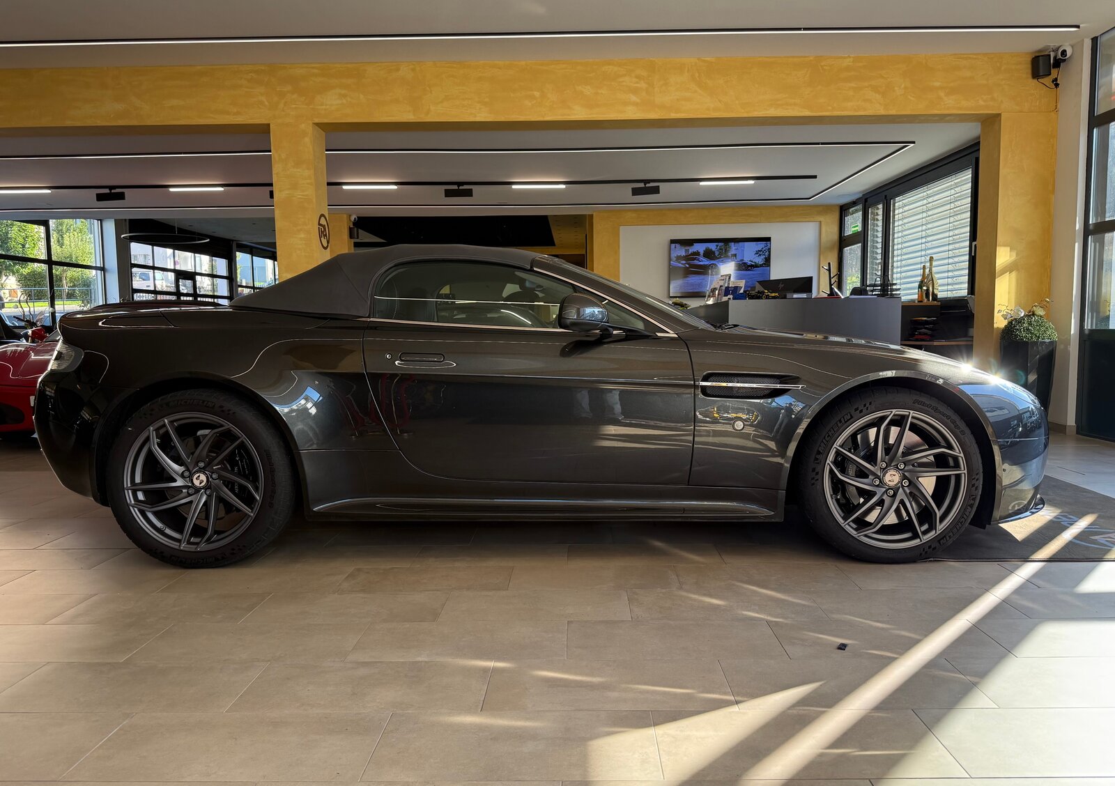 ASTON MARTIN S, Occasion / Gebraucht, Automatik - 2