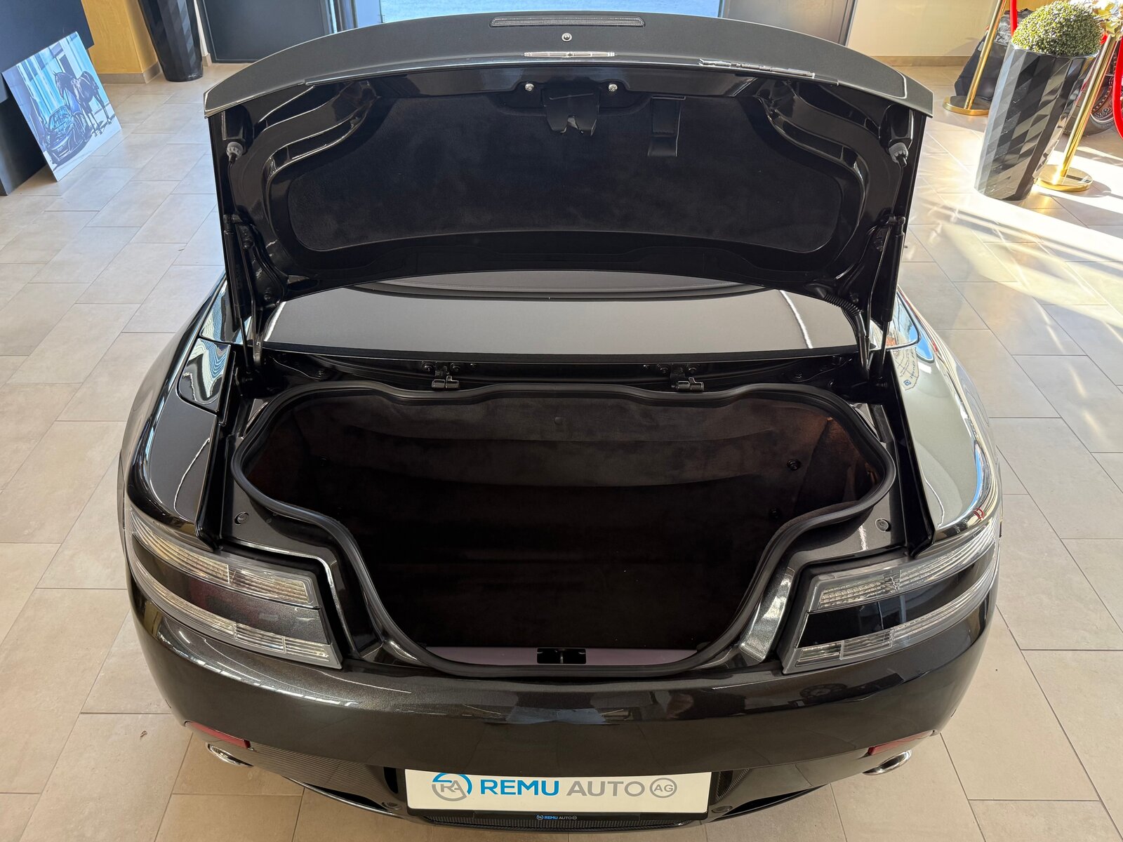 ASTON MARTIN S, Occasion / Gebraucht, Automatik - 5