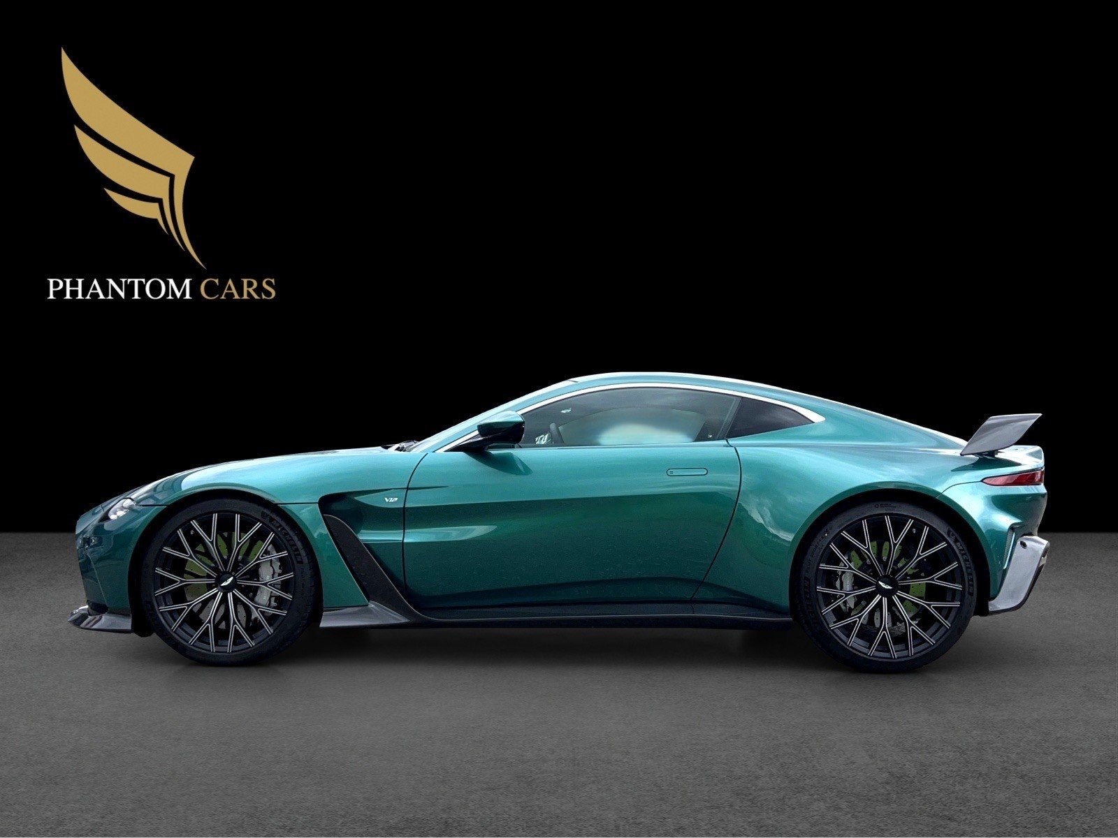 ASTON MARTIN No 3 of 333, Essence, Occasion / Utilisé, Automatique - 5
