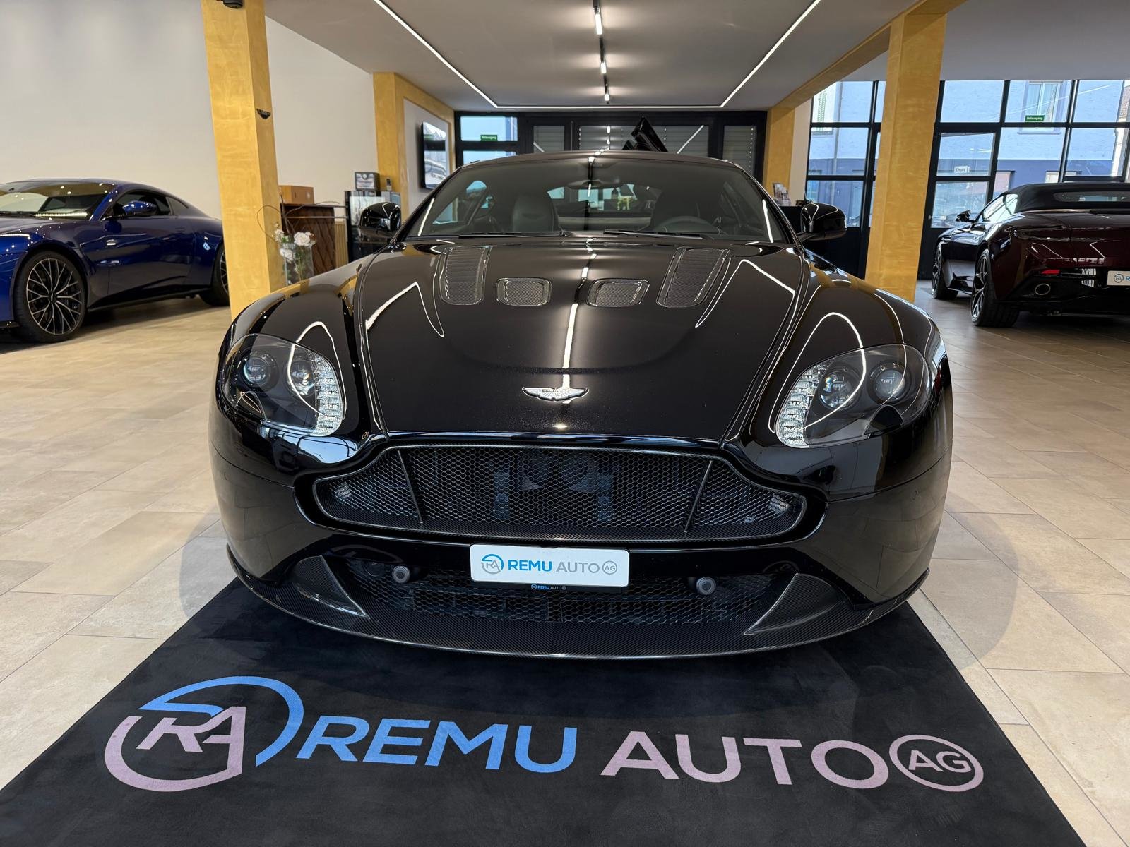 ASTON MARTIN V12 Vantage 5.9 S Sportshift, Benzin, Occasion / Gebraucht, Automatik - 2