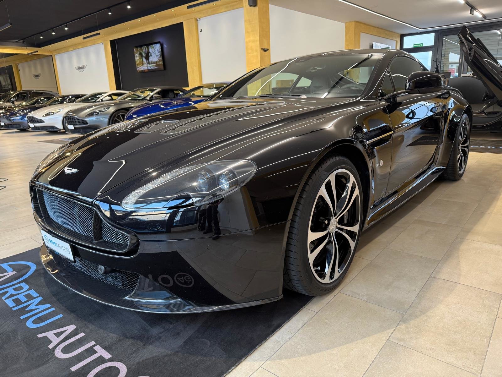 ASTON MARTIN V12 Vantage 5.9 S Sportshift, Benzin, Occasion / Gebraucht, Automatik - 3
