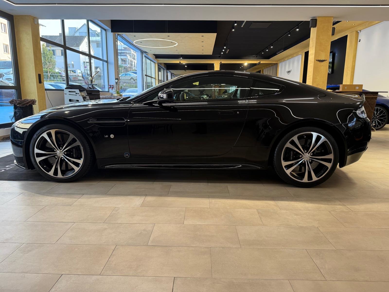 ASTON MARTIN V12 Vantage 5.9 S Sportshift, Benzin, Occasion / Gebraucht, Automatik - 5