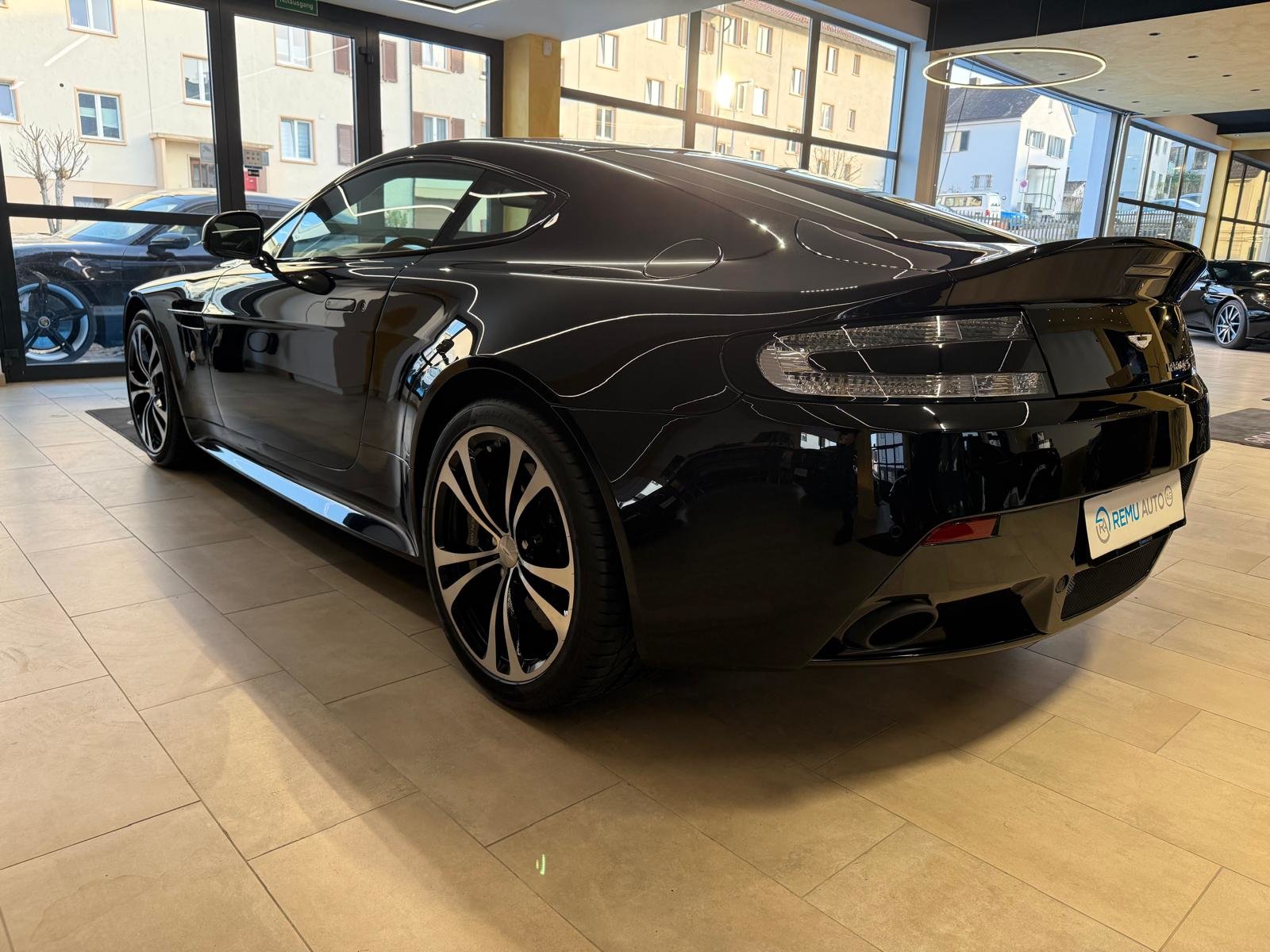 ASTON MARTIN V12 Vantage 5.9 S Sportshift, Benzin, Occasion / Gebraucht, Automatik - 6