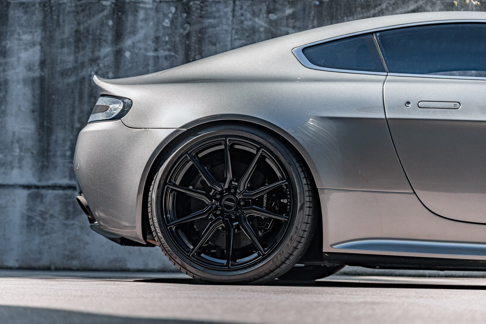 ASTON MARTIN V12 Vantage 5.9, Benzin, Occasion / Gebraucht, Handschaltung - 3